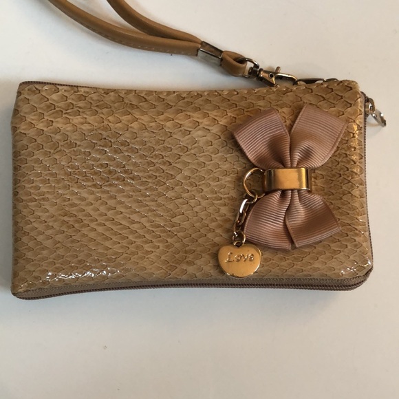 ⭐️Host Pick⭐️ - Small wrist wallet - Picture 2 of 16